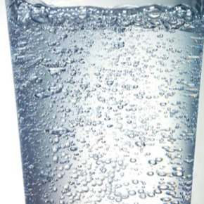 نوشابه گازدار بی رنگ با طعم لیمو  فرش دی